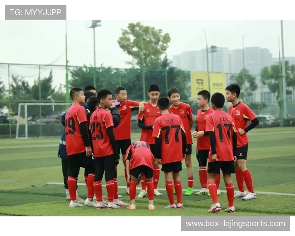 足球五大球星的独特技能与球场表现揭秘