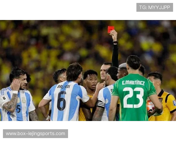 足球巨星赛后激动亲吻球迷引发全场热议温情瞬间感动无数人